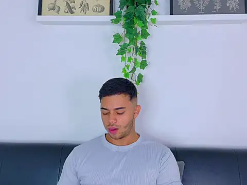 הופעת וובקאם של TylerWest_