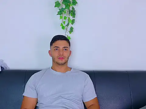 Pokazy przed kamerką – TylerWest_