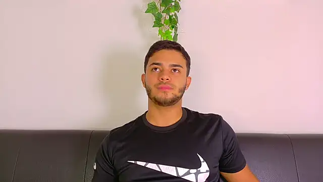 TylerWest_ Show in webcam