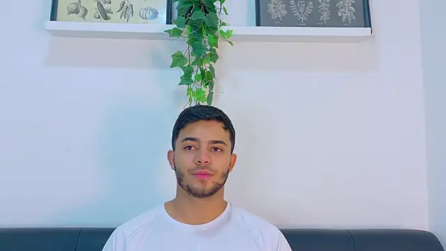 TylerWest_ Show in webcam