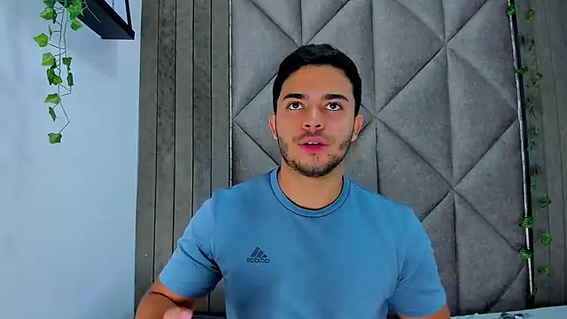 TylerWest_n Webbikameraesitys