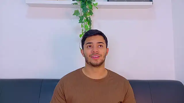 TylerWest_ Show in webcam