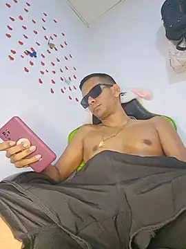 MorenoVnz90 Webcam Show