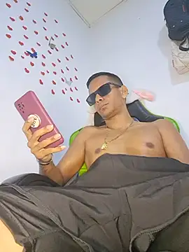 MorenoVnz90 Webcam Show