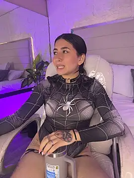 Valentinarose__: διαδικτυακό σόου στην κάμερα