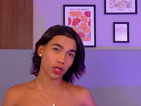 AlanCuute webcam show