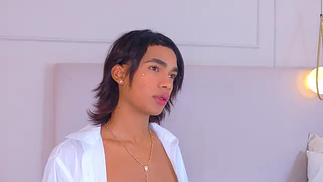 AlanCuute webcam show