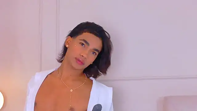 Show modela AlanCuute na web-kameri