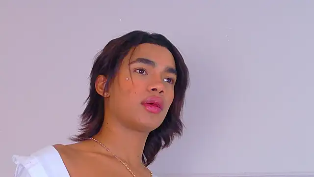 AlanCuute Show in webcam