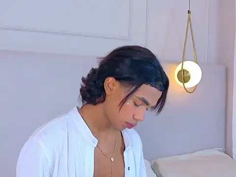 Show modela AlanCuute na web-kameri