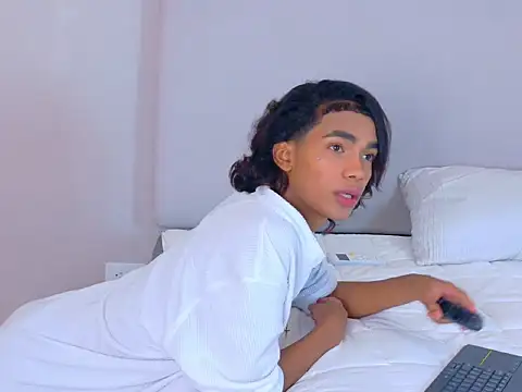 Show modela AlanCuute na web-kameri