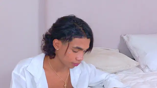 AlanCuute webcam show