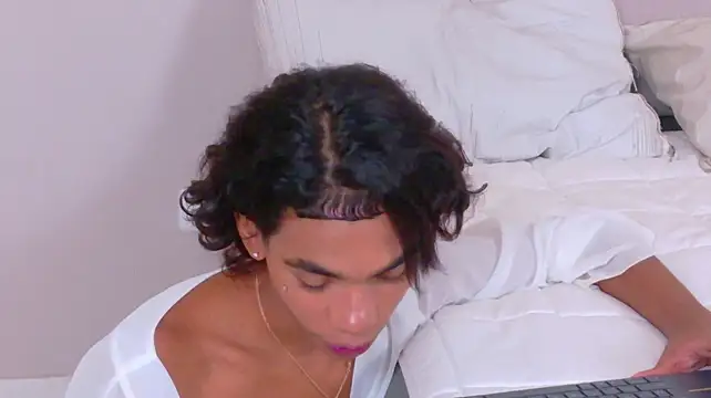AlanCuute Webcamshow