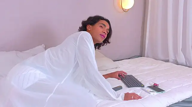 AlanCuute Show in webcam