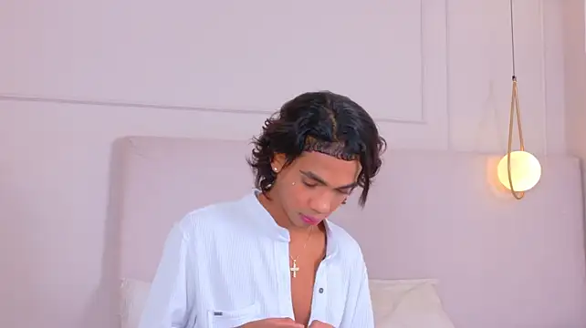 Show modela AlanCuute na web-kameri