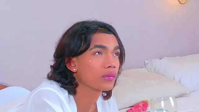 AlanCuute webcam show