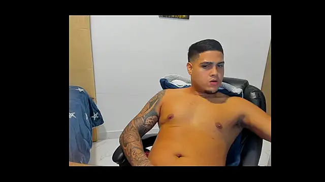 Latinboyco77's Webcam Show
