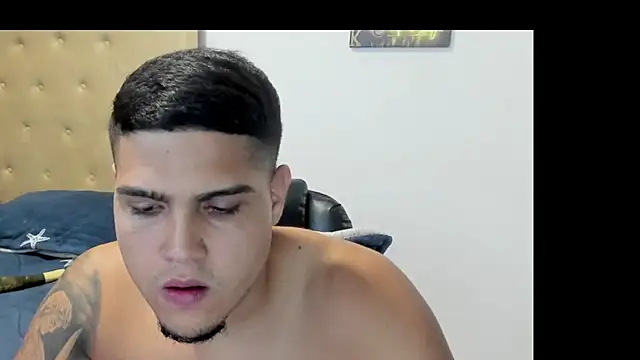 Latinboyco77 Show in webcam