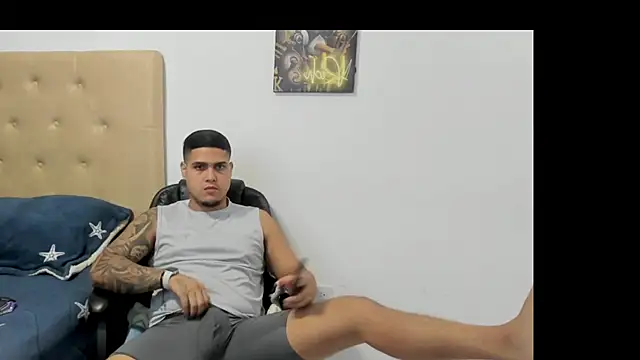 Latinboyco77 Show in webcam