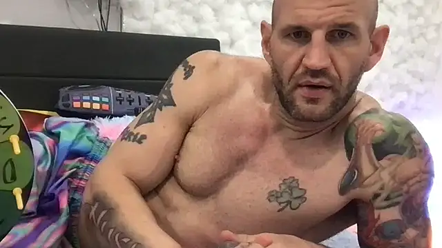 brianomally Show in webcam