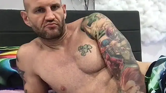 Show modela brianomally na web-kameri