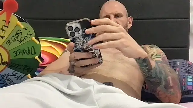 brianomally Show in webcam