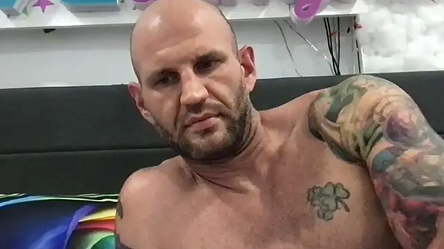 brianomally Show in webcam