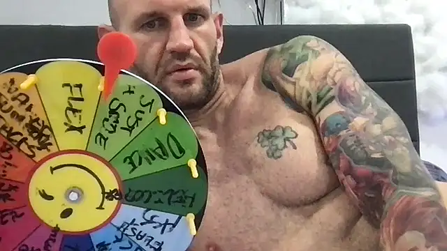 Show modela brianomally na web-kameri