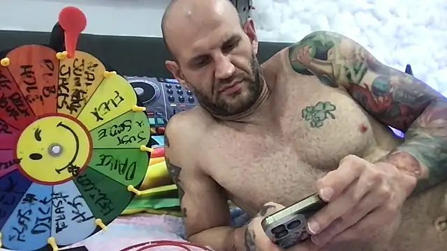 Show modela brianomally na web-kameri