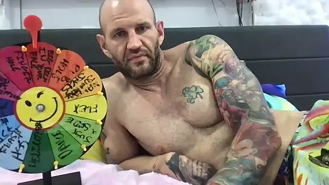 brianomally webkamerás műsora