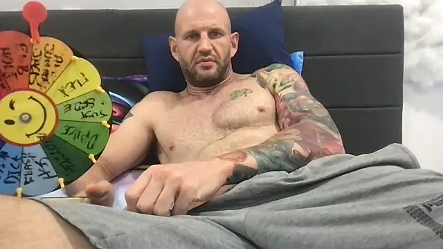 brianomally webkamerás műsora