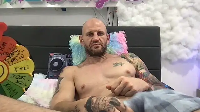 Show modela brianomally na web-kameri