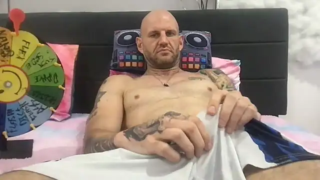 brianomally webkamerás műsora
