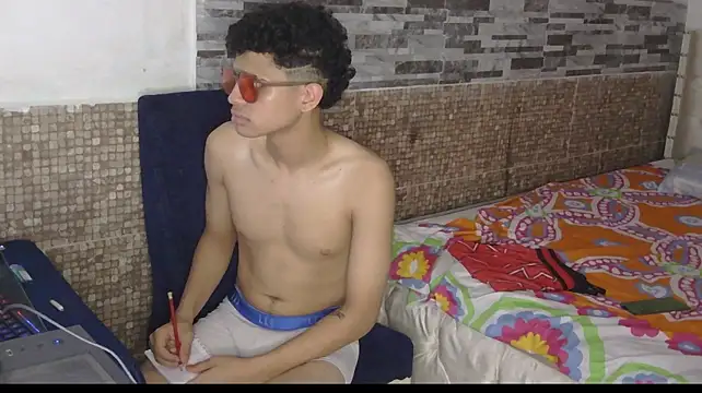 lolo_pollas Show in webcam