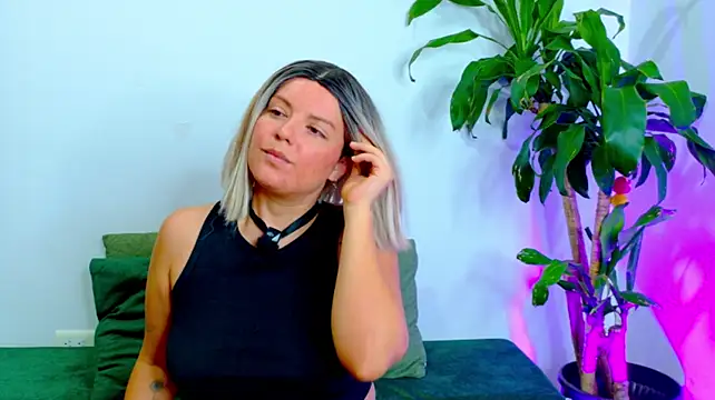 Addaanoir Show in webcam