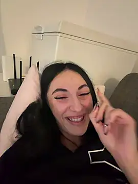 Show modela NylaVelle na web-kameri