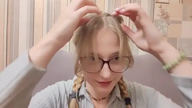 Chat +18 de TristaDifillippo ao vivo