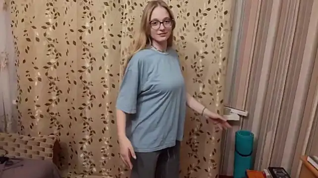 Chat +18 de TristaDifillippo ao vivo