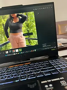 bitchfucker_1122 Webcam-Show