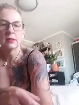 Bluevelvet_sexwife Webcam-Show