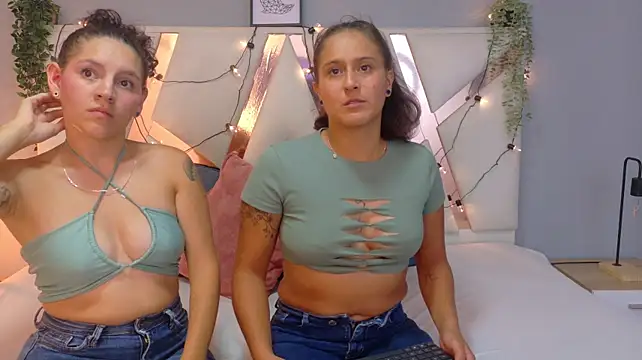 Chloe_and_Scarlett Webcam Show