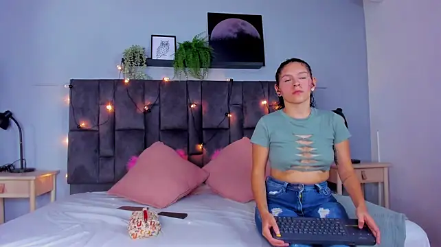 Chloe_and_Scarlett Webcam show