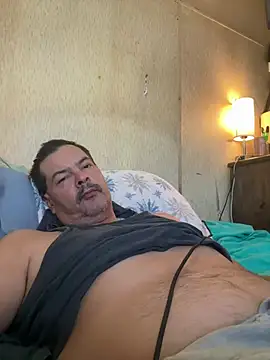 justN69: διαδικτυακό σόου στην κάμερα