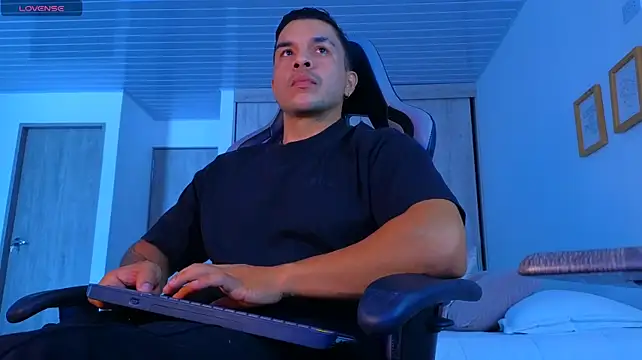Show modela jhon_s na web-kameri