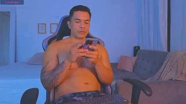 Show modela jhon_s na web-kameri