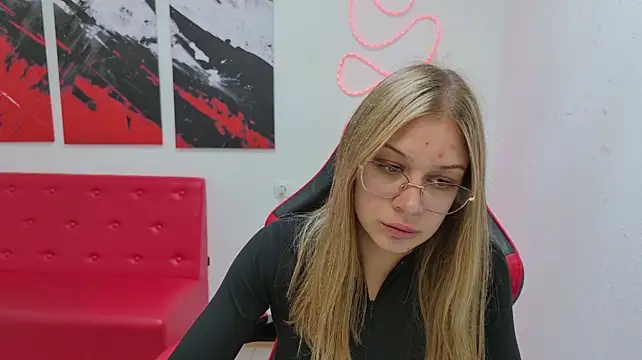 Show modela AlicePulse na web-kameri