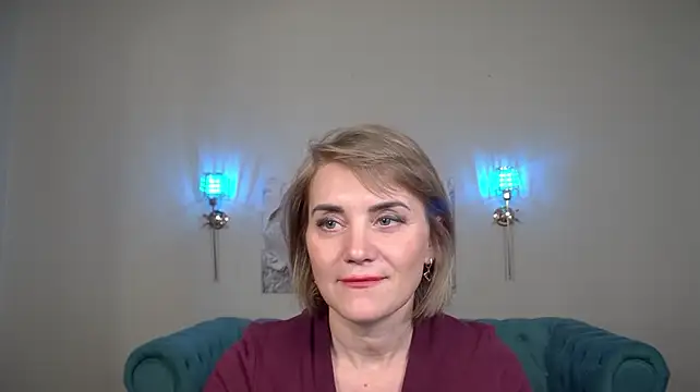 AdeleRocher Adlı Modelin Canlı XXX Sohbeti
