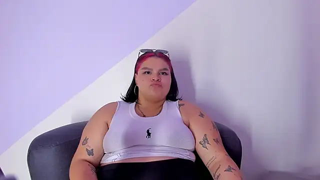 miaa_monroyy Show in webcam