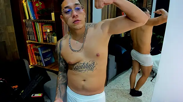 Axton_Wild: διαδικτυακό σόου στην κάμερα