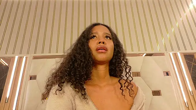 Salomee_Keishh Show in webcam
